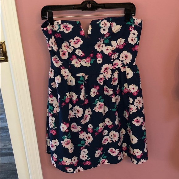 strap less dress - Picture 1 of 3